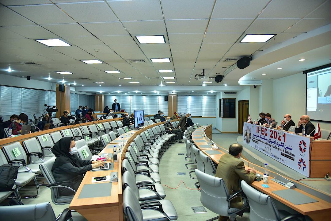 ششمین کنگره راهبردی و نمایشگاه نفت و نیرو (پنل تخصصی مازاد تولید متانول و آثار قیمتی وتکمیل زنجیره ارزش)  4