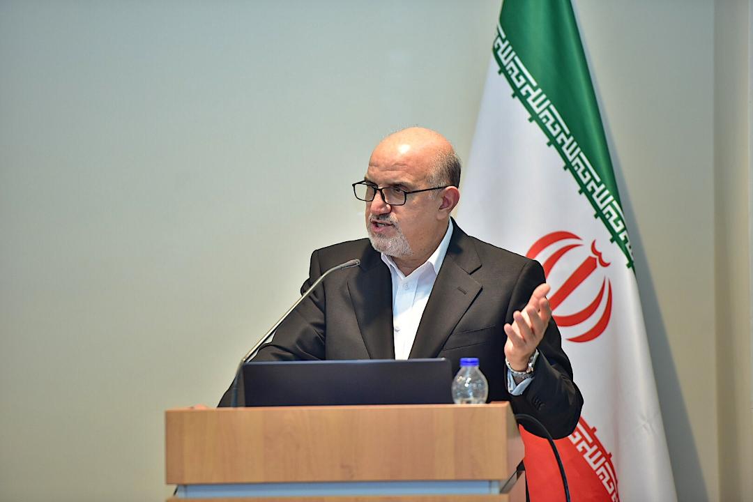 ششمین کنگره راهبردی و نمایشگاه نفت و نیرو (پنل تخصصی مازاد تولید متانول و آثار قیمتی وتکمیل زنجیره ارزش)  6