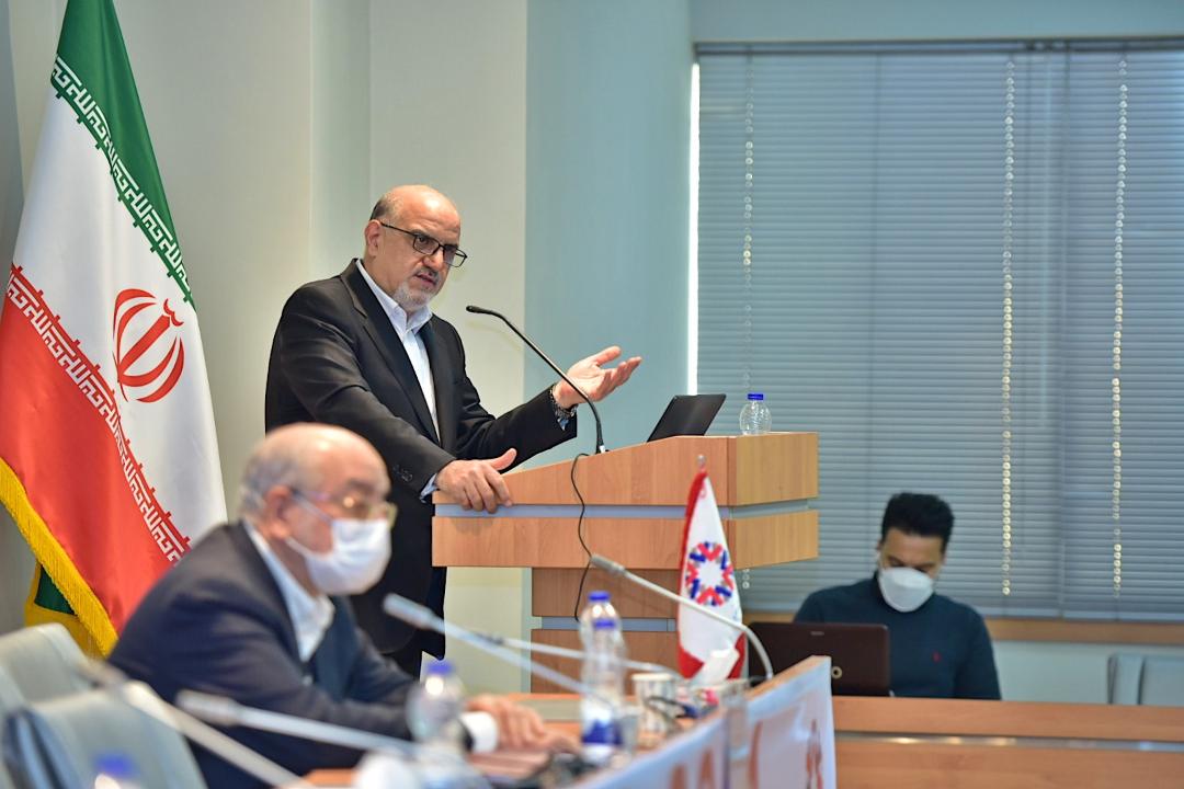 ششمین کنگره راهبردی و نمایشگاه نفت و نیرو (پنل تخصصی مازاد تولید متانول و آثار قیمتی وتکمیل زنجیره ارزش)  7