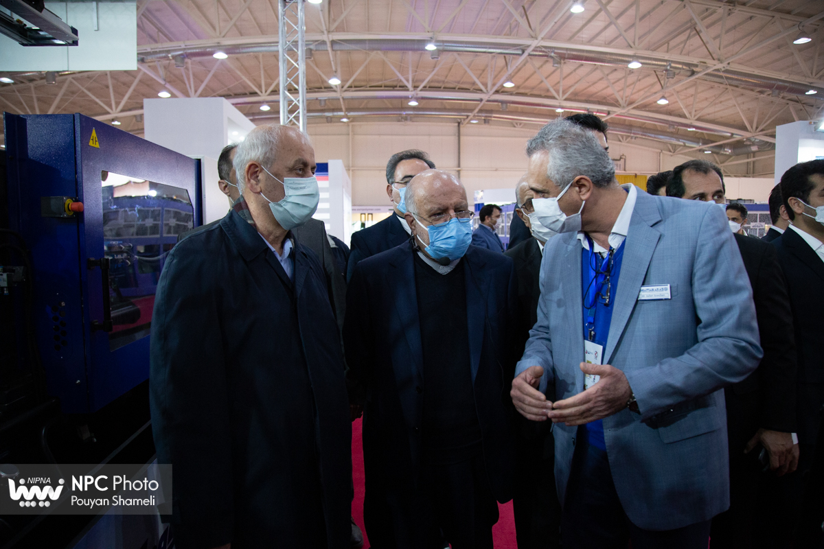 بازدید وزیر نفت از چهاردهمین نمایشگاه بین المللی ایران پلاست 29