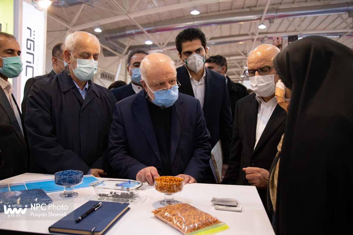 بازدید وزیر نفت از چهاردهمین نمایشگاه بین المللی ایران پلاست 35