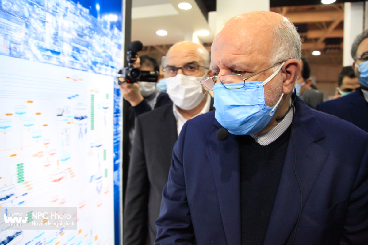 بازدید وزیر نفت از چهاردهمین نمایشگاه بین المللی ایران پلاست 37