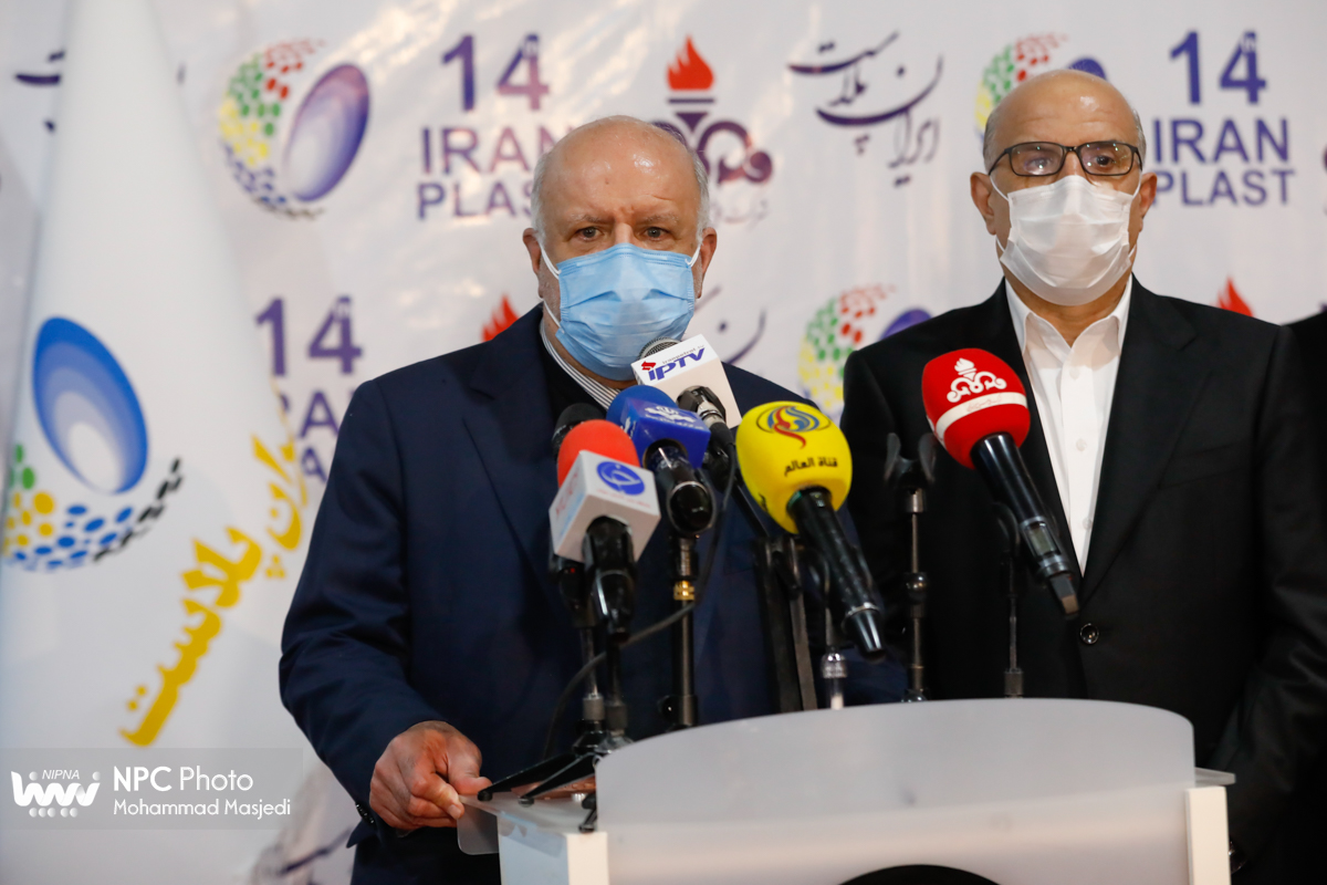 گفت و گوی وزیر نفت با خبرنگاران در چهاردهمین نمایشگاه بین المللی ایران پلاست 1
