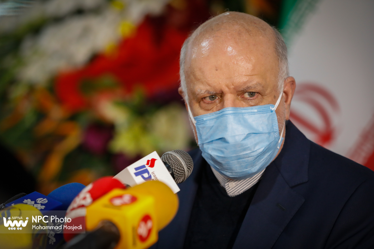 گفت و گوی وزیر نفت با خبرنگاران در چهاردهمین نمایشگاه بین المللی ایران پلاست 2