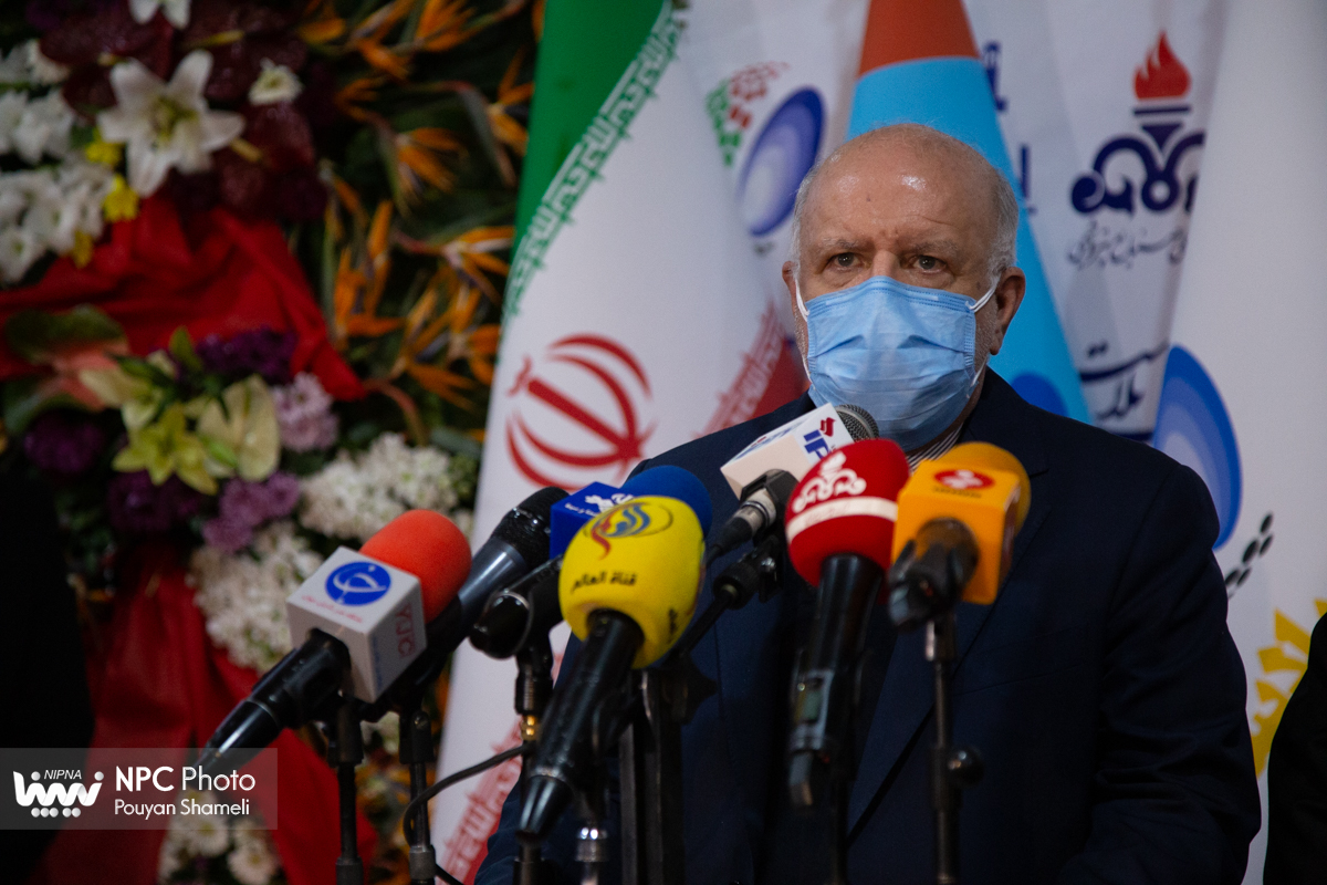 گفت و گوی وزیر نفت با خبرنگاران در چهاردهمین نمایشگاه بین المللی ایران پلاست 7