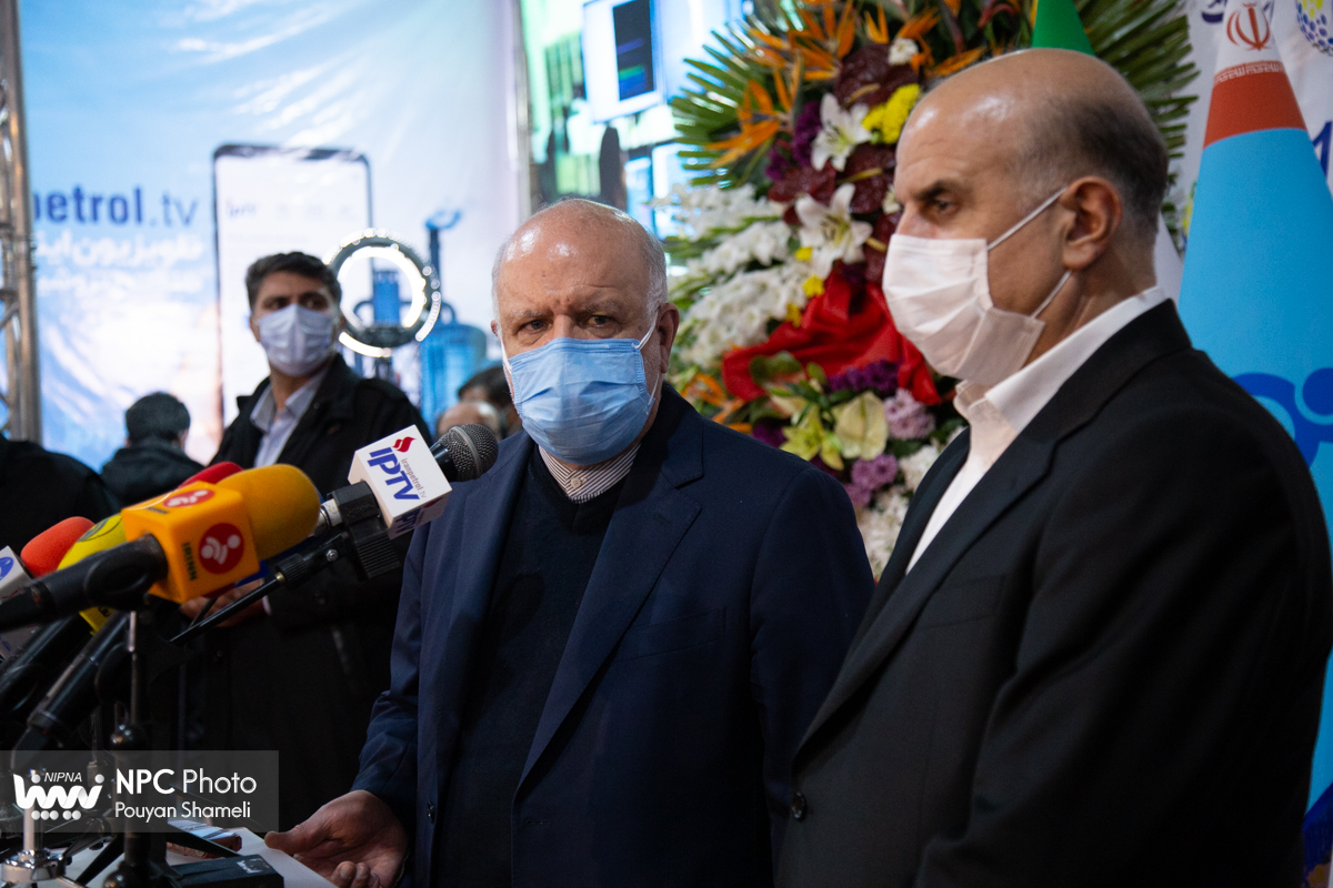 گفت و گوی وزیر نفت با خبرنگاران در چهاردهمین نمایشگاه بین المللی ایران پلاست 9