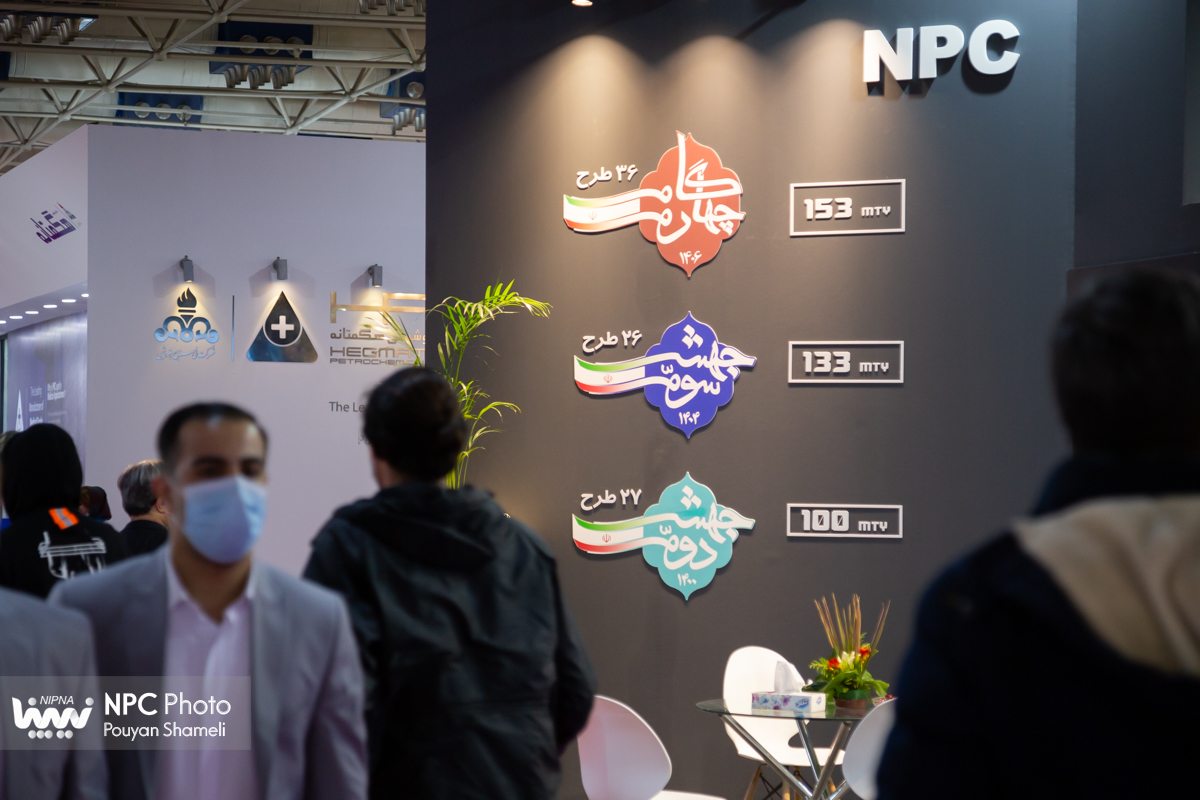 غرفه شرکت ملی صنایع پتروشیمی در اولین روز از چهاردهمین نمایشگاه بین المللی ایران پلاست 10