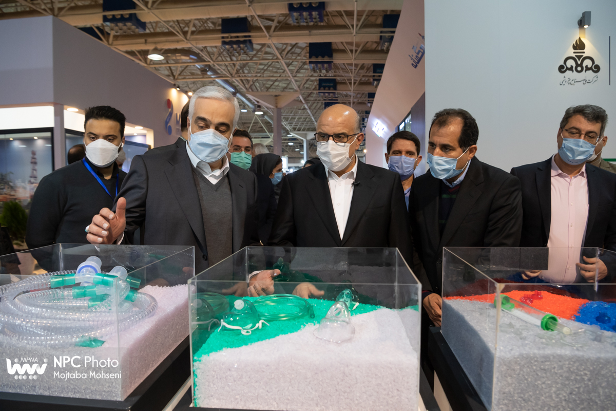 بازدید مدیرعامل شرکت ملی صنایع پتروشیمی از چهاردهمین نمایشگاه بین المللی ایران پلاست - 1 15
