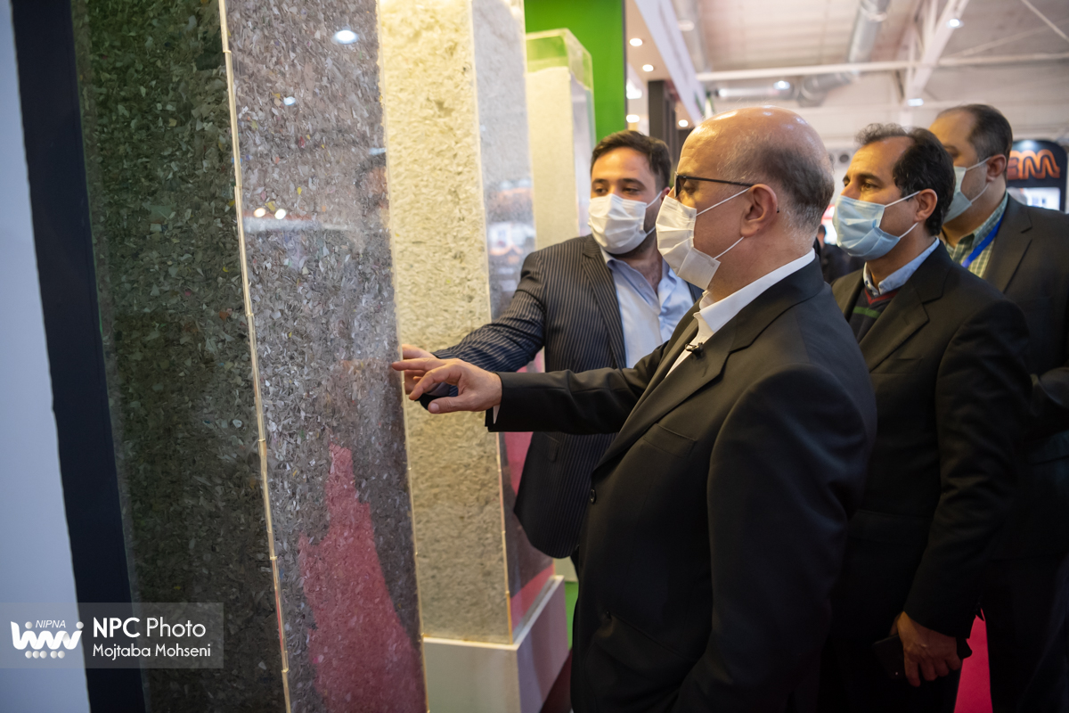 بازدید مدیرعامل شرکت ملی صنایع پتروشیمی از چهاردهمین نمایشگاه بین المللی ایران پلاست - 1 21