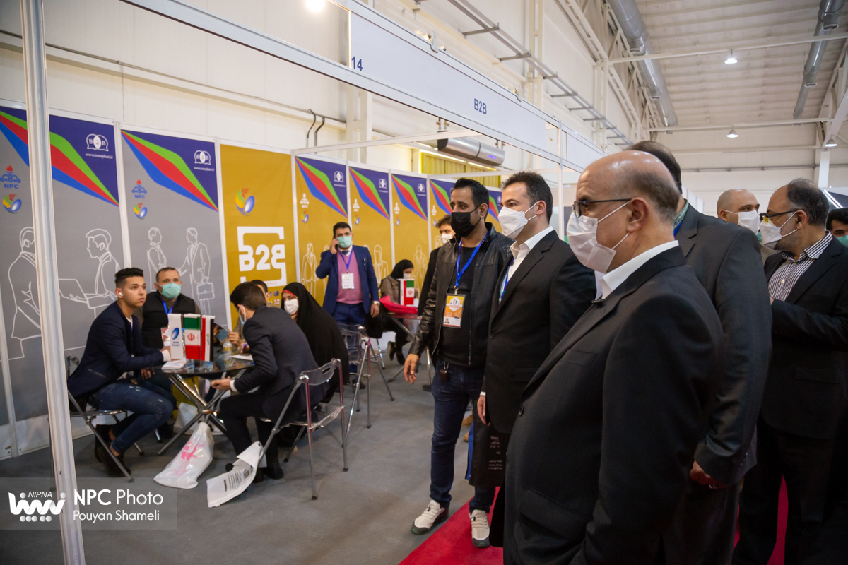 بازدید مدیرعامل شرکت ملی صنایع پتروشیمی از چهاردهمین نمایشگاه بین المللی ایران پلاست - 2 7