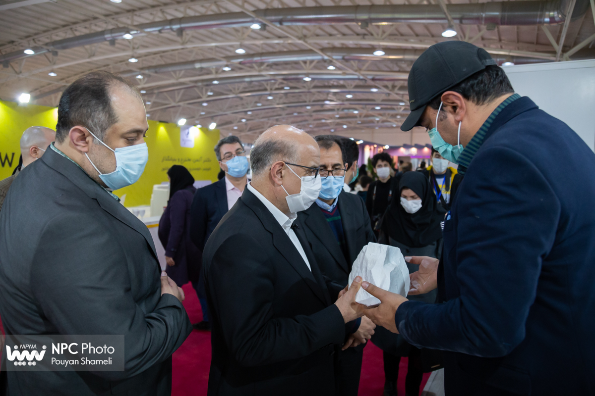 بازدید مدیرعامل شرکت ملی صنایع پتروشیمی از چهاردهمین نمایشگاه بین المللی ایران پلاست - 2 10