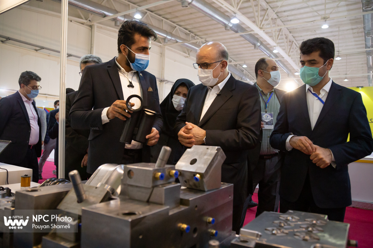بازدید مدیرعامل شرکت ملی صنایع پتروشیمی از چهاردهمین نمایشگاه بین المللی ایران پلاست - 2 11