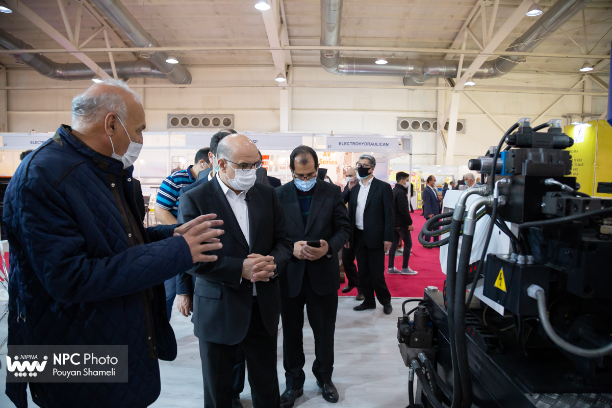 بازدید مدیرعامل شرکت ملی صنایع پتروشیمی از چهاردهمین نمایشگاه بین المللی ایران پلاست - 2 12