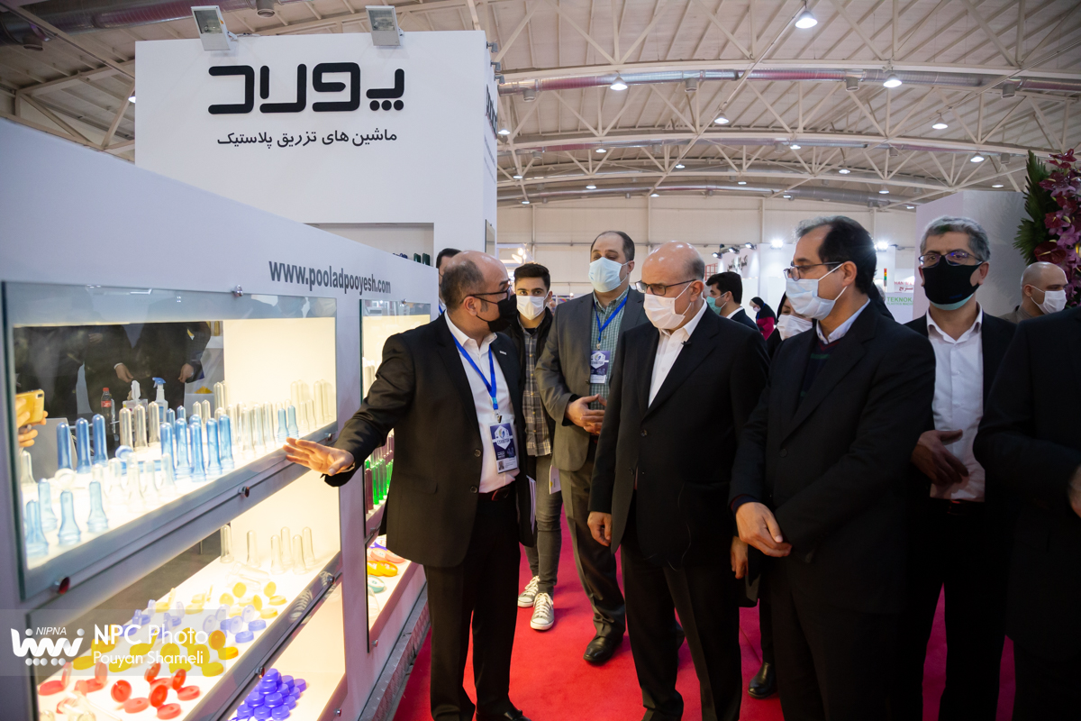 بازدید مدیرعامل شرکت ملی صنایع پتروشیمی از چهاردهمین نمایشگاه بین المللی ایران پلاست - 2 14