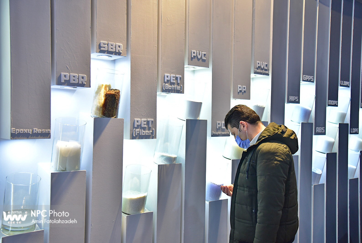 غرفه شرکت ملی صنایع پتروشیمی در دومین روز از چهاردهمین نمایشگاه بین المللی ایران پلاست 14