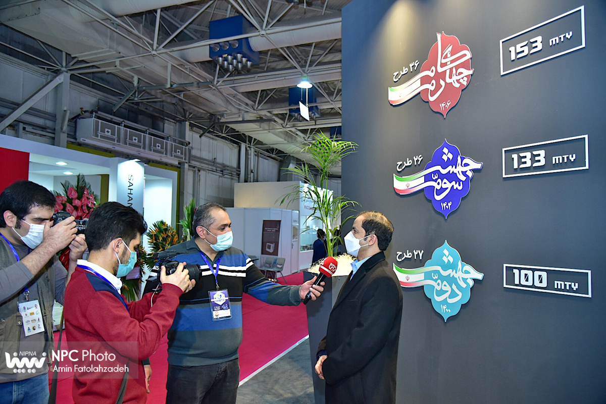 غرفه شرکت ملی صنایع پتروشیمی در دومین روز از چهاردهمین نمایشگاه بین المللی ایران پلاست 25