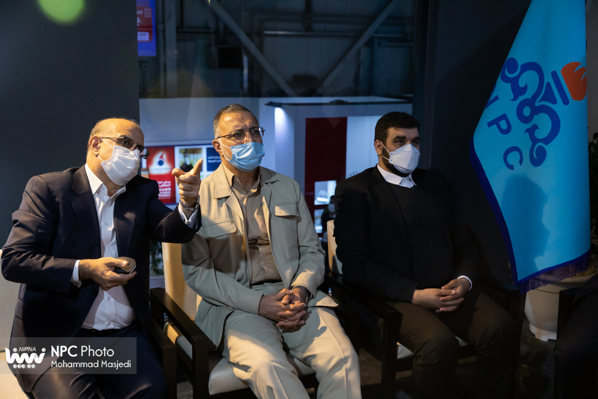 بازدید علیرضا زاکانی، نماینده مجلس شورای اسلامی از غرفه  شرکت ملی صنایع پتروشیمی در چهاردهمین نمایشگاه بین المللی ایران پلاست 1