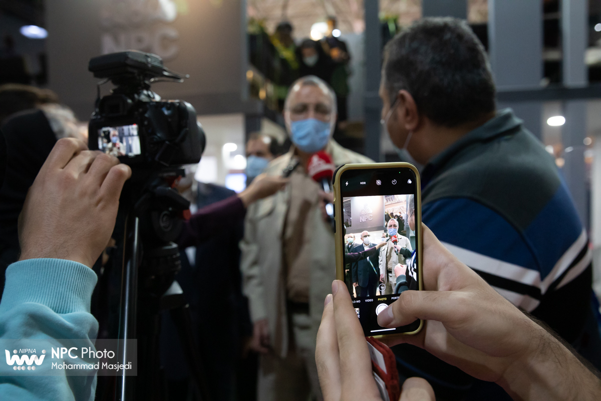 بازدید علیرضا زاکانی، نماینده مجلس شورای اسلامی از غرفه  شرکت ملی صنایع پتروشیمی در چهاردهمین نمایشگاه بین المللی ایران پلاست 3