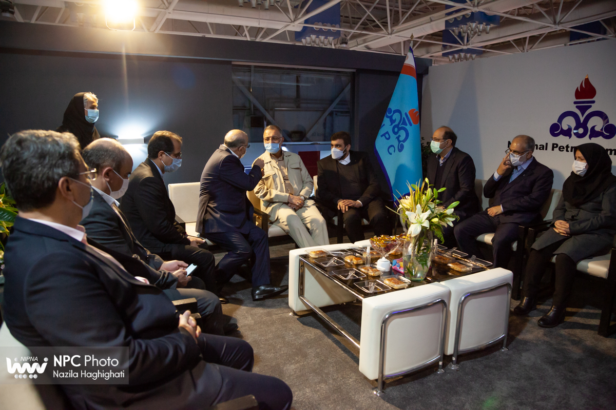 بازدید علیرضا زاکانی، نماینده مجلس شورای اسلامی از غرفه  شرکت ملی صنایع پتروشیمی در چهاردهمین نمایشگاه بین المللی ایران پلاست 5