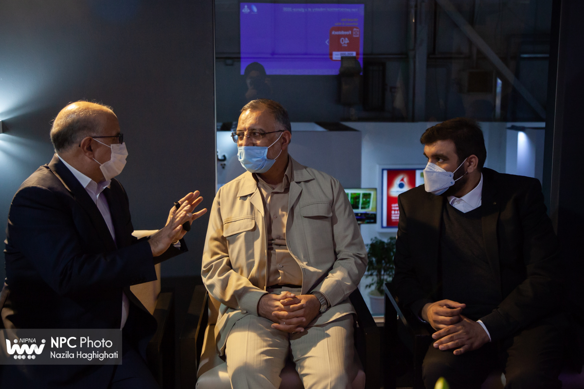 بازدید علیرضا زاکانی، نماینده مجلس شورای اسلامی از غرفه  شرکت ملی صنایع پتروشیمی در چهاردهمین نمایشگاه بین المللی ایران پلاست 6