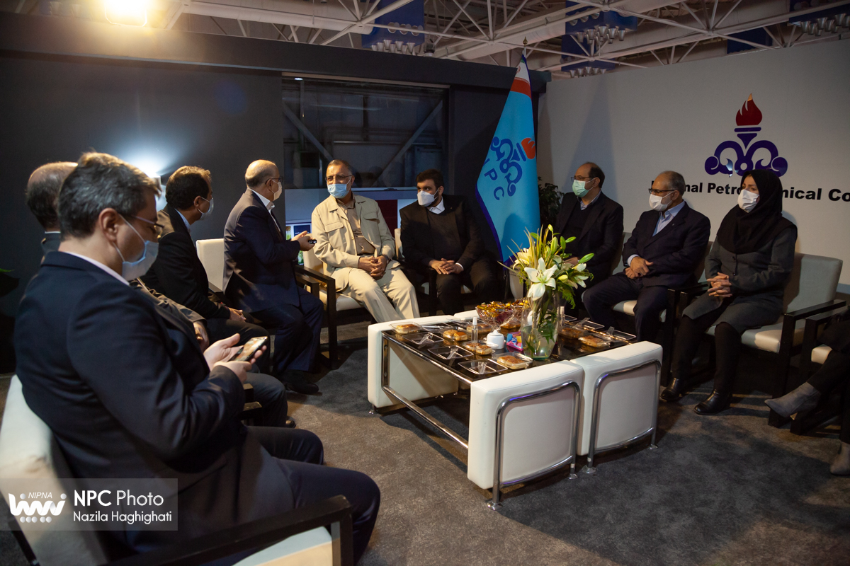 بازدید علیرضا زاکانی، نماینده مجلس شورای اسلامی از غرفه  شرکت ملی صنایع پتروشیمی در چهاردهمین نمایشگاه بین المللی ایران پلاست 7