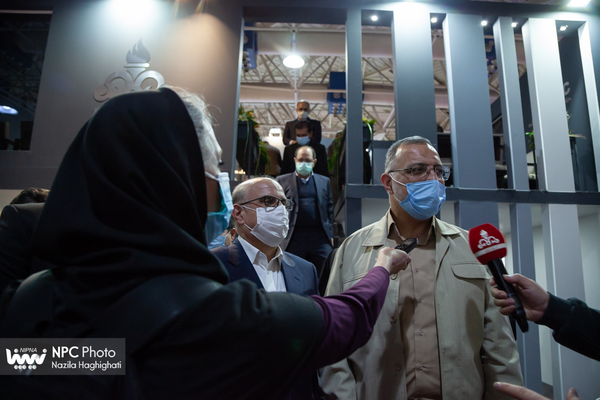 بازدید علیرضا زاکانی، نماینده مجلس شورای اسلامی از غرفه  شرکت ملی صنایع پتروشیمی در چهاردهمین نمایشگاه بین المللی ایران پلاست 9