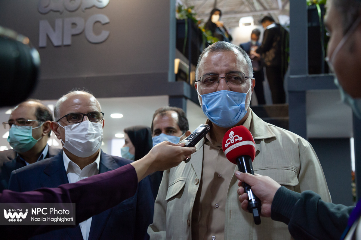 بازدید علیرضا زاکانی، نماینده مجلس شورای اسلامی از غرفه  شرکت ملی صنایع پتروشیمی در چهاردهمین نمایشگاه بین المللی ایران پلاست 10