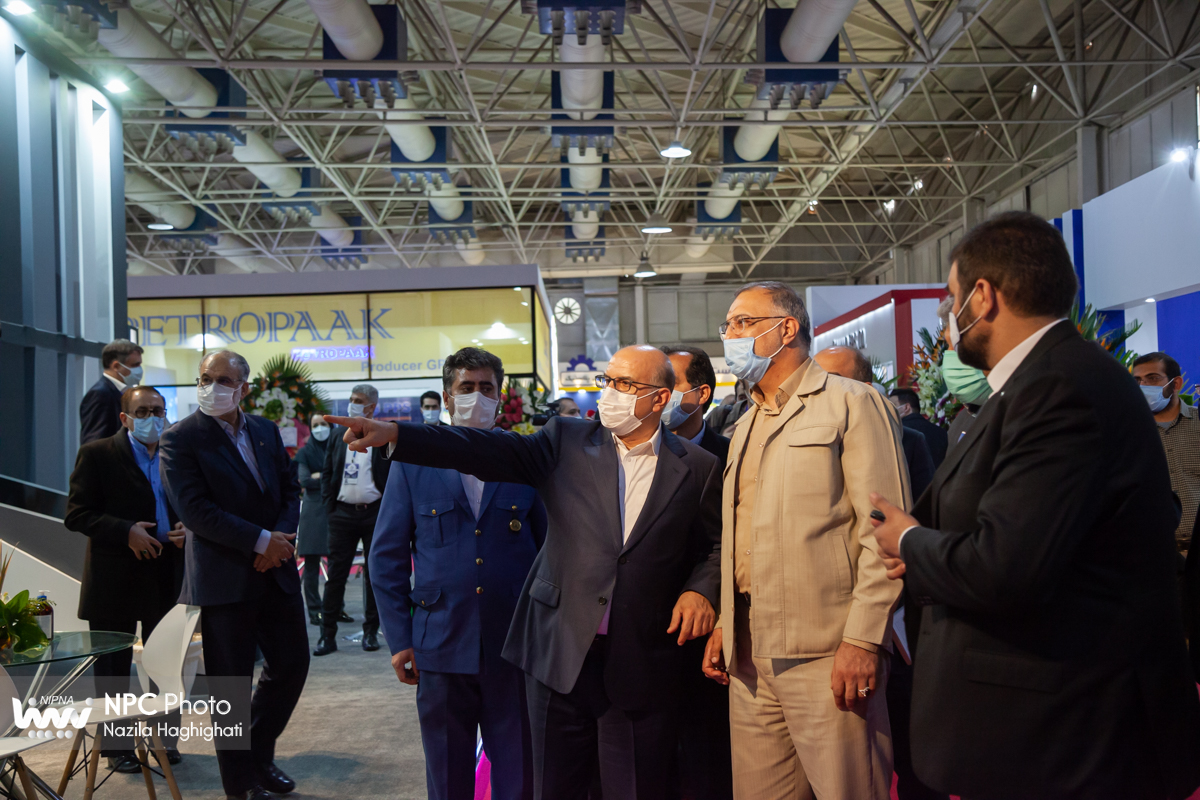 بازدید علیرضا زاکانی، نماینده مجلس شورای اسلامی از غرفه  شرکت ملی صنایع پتروشیمی در چهاردهمین نمایشگاه بین المللی ایران پلاست 11