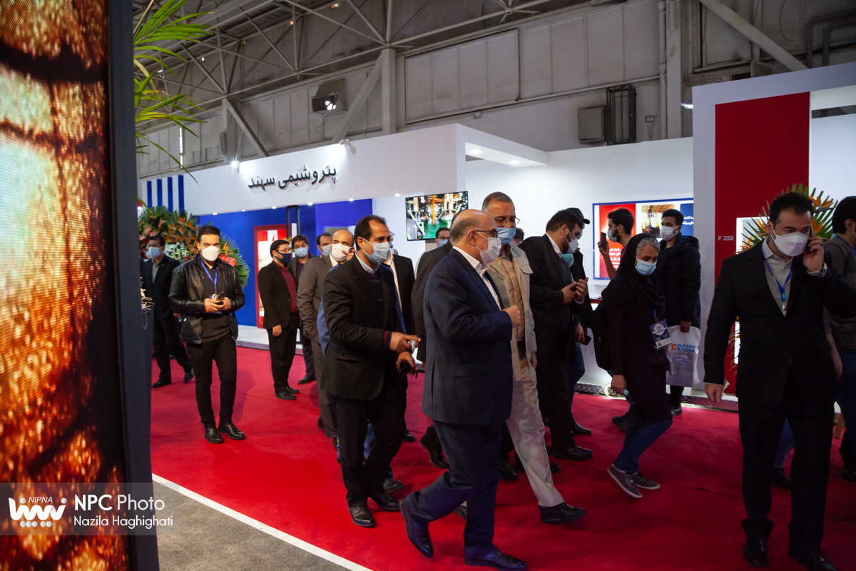 بازدید علیرضا زاکانی، نماینده مجلس شورای اسلامی از غرفه  شرکت ملی صنایع پتروشیمی در چهاردهمین نمایشگاه بین المللی ایران پلاست 12