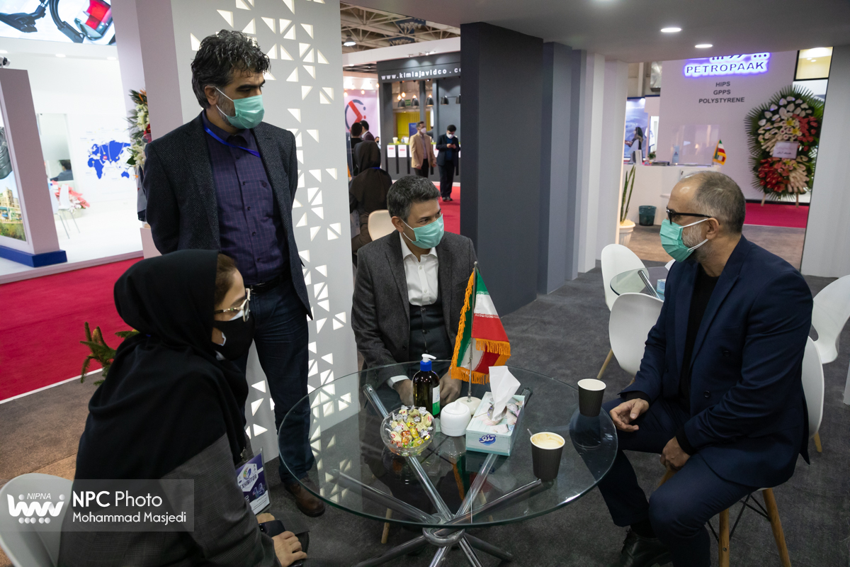 غرفه شرکت ملی صنایع پتروشیمی در سومین روز از چهاردهمین نمایشگاه بین المللی ایران پلاست - 1 8