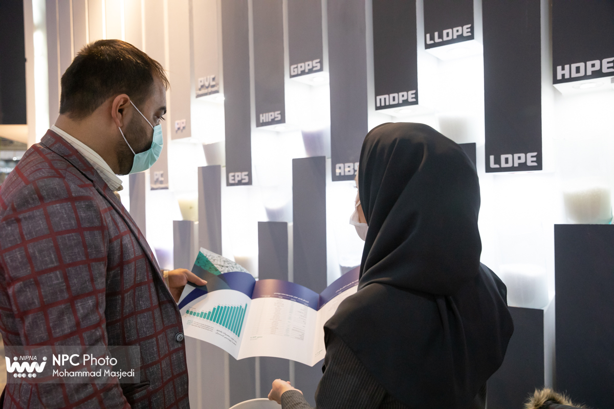 غرفه شرکت ملی صنایع پتروشیمی در سومین روز از چهاردهمین نمایشگاه بین المللی ایران پلاست - 1 9