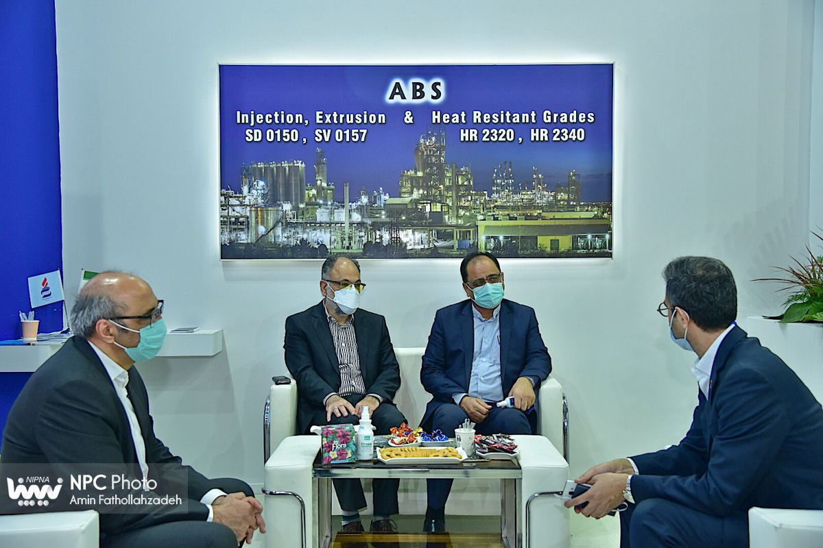 بازدید فرهاد طهماسبی عضو کمیسیون صنایع و معادن مجلس در چهاردهمین نمایشگاه بین المللی ایران پلاست 2