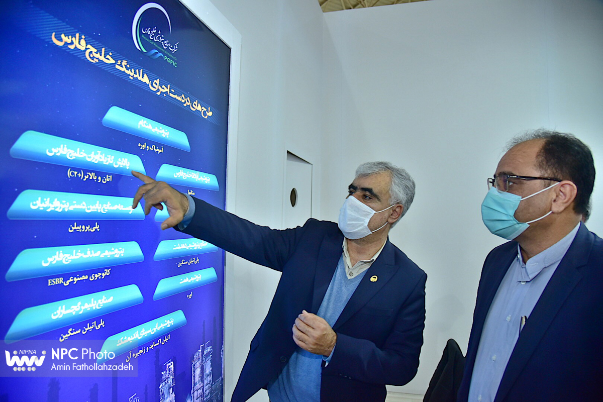 بازدید فرهاد طهماسبی عضو کمیسیون صنایع و معادن مجلس در چهاردهمین نمایشگاه بین المللی ایران پلاست 4