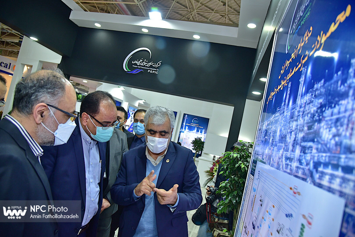 بازدید فرهاد طهماسبی عضو کمیسیون صنایع و معادن مجلس در چهاردهمین نمایشگاه بین المللی ایران پلاست 5