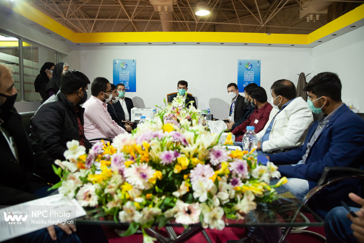 جلسات رییس ستاد نمایشگاه با هیئت های خارجی در چهاردهمین نمایشگاه بین المللی ایران پلاست 12