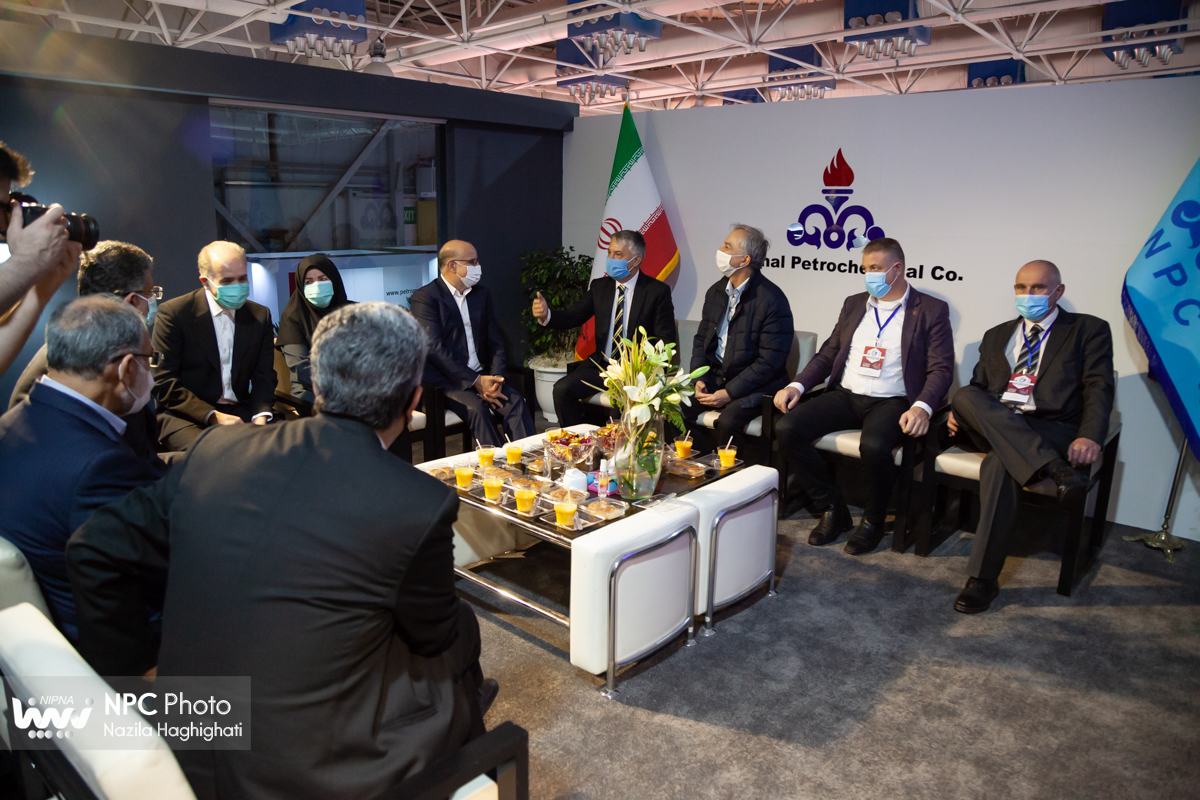 بازدید سفیر صربستان از غرفه شرکت ملی صنایع پتروشیمی در چهارمین روز از چهاردهمین نمایشگاه بین المللی ایران پلاست 7