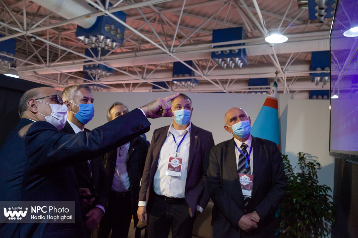 بازدید سفیر صربستان از غرفه شرکت ملی صنایع پتروشیمی در چهارمین روز از چهاردهمین نمایشگاه بین المللی ایران پلاست 9