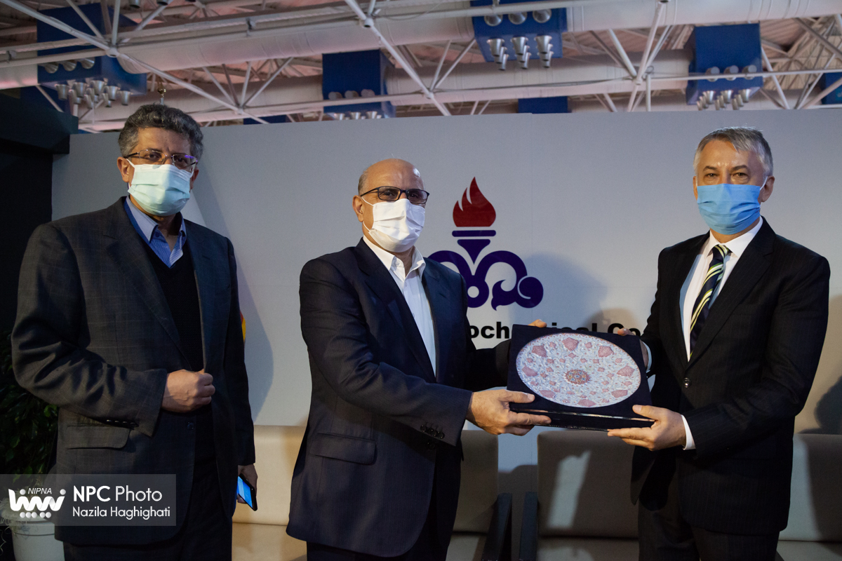 بازدید سفیر صربستان از غرفه شرکت ملی صنایع پتروشیمی در چهارمین روز از چهاردهمین نمایشگاه بین المللی ایران پلاست 10