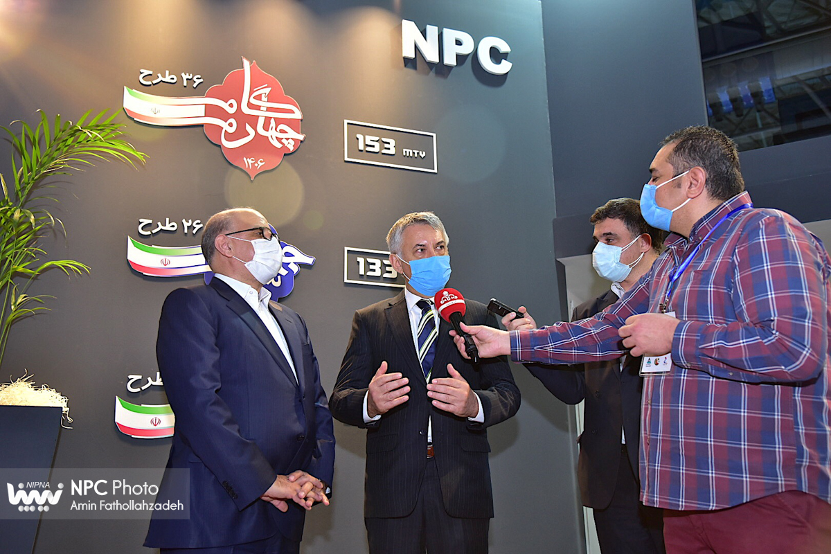 بازدید سفیر صربستان از غرفه شرکت ملی صنایع پتروشیمی در چهارمین روز از چهاردهمین نمایشگاه بین المللی ایران پلاست 13