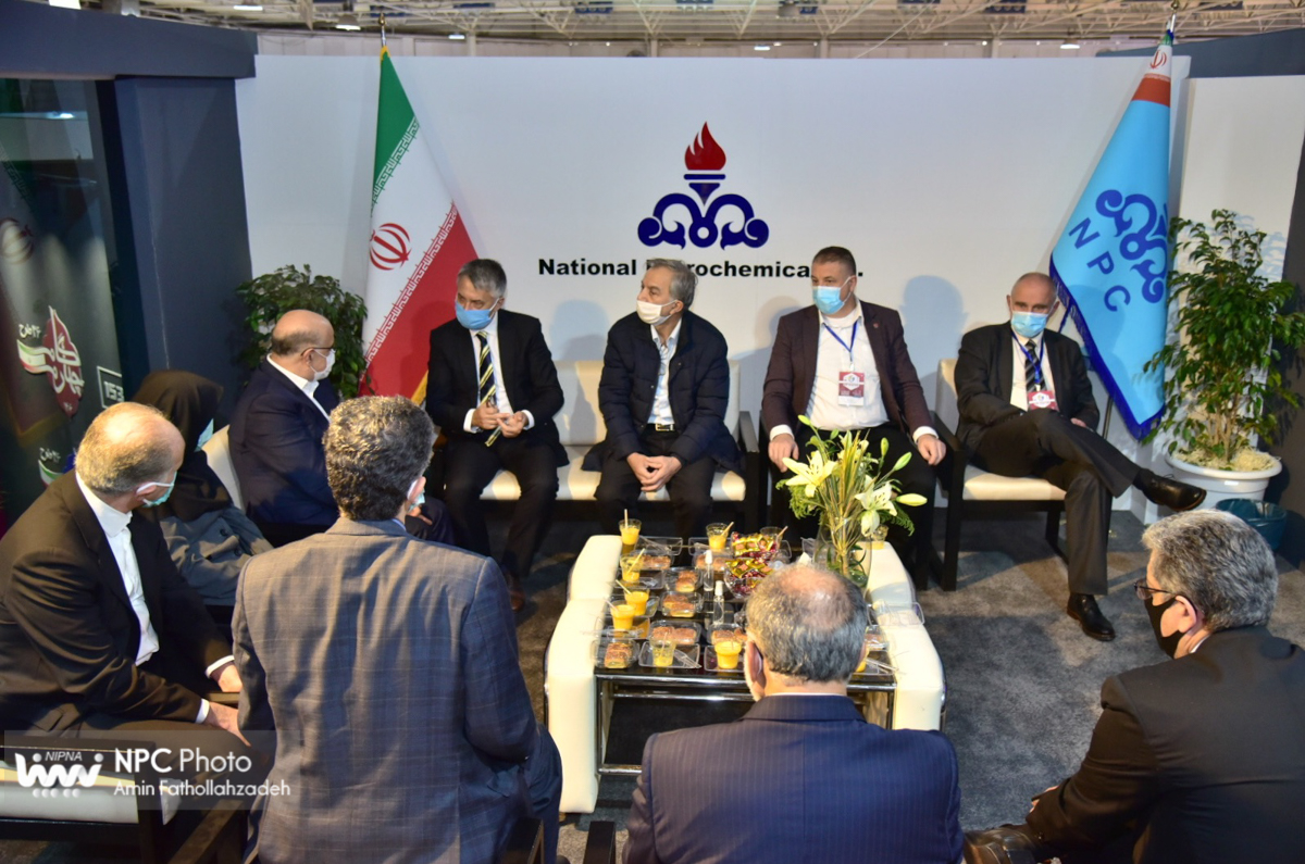 بازدید سفیر صربستان از غرفه شرکت ملی صنایع پتروشیمی در چهارمین روز از چهاردهمین نمایشگاه بین المللی ایران پلاست 16