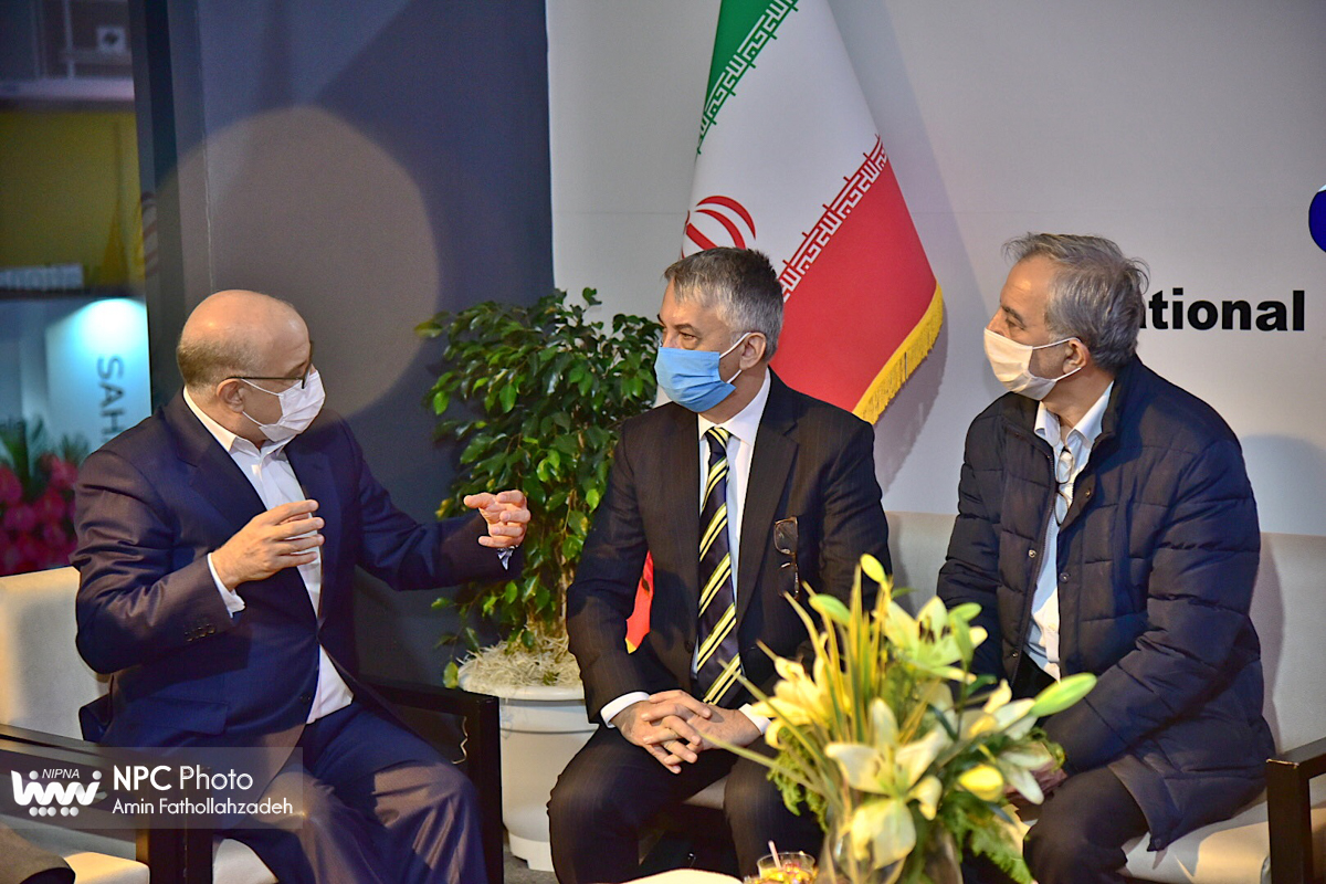 بازدید سفیر صربستان از غرفه شرکت ملی صنایع پتروشیمی در چهارمین روز از چهاردهمین نمایشگاه بین المللی ایران پلاست 17