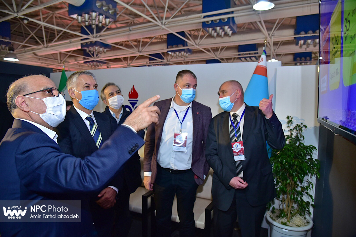 بازدید سفیر صربستان از غرفه شرکت ملی صنایع پتروشیمی در چهارمین روز از چهاردهمین نمایشگاه بین المللی ایران پلاست 18