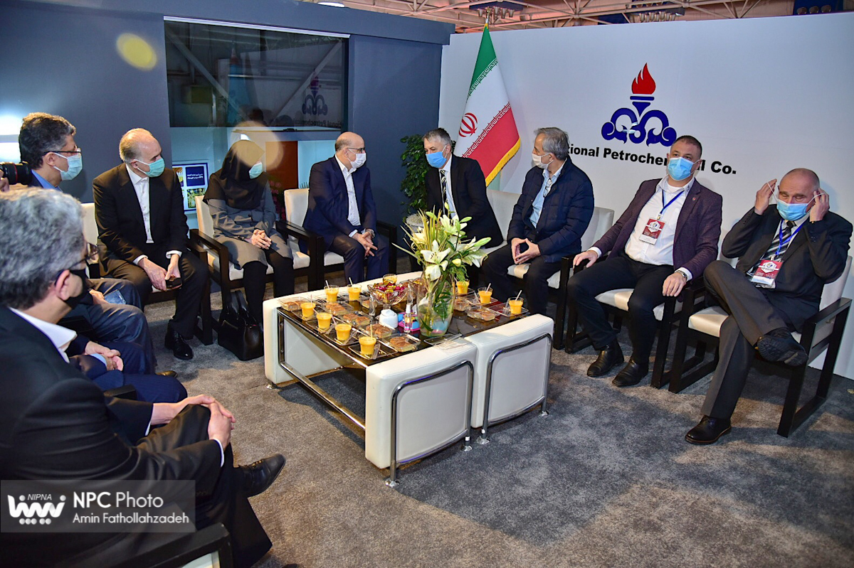 بازدید سفیر صربستان از غرفه شرکت ملی صنایع پتروشیمی در چهارمین روز از چهاردهمین نمایشگاه بین المللی ایران پلاست 20