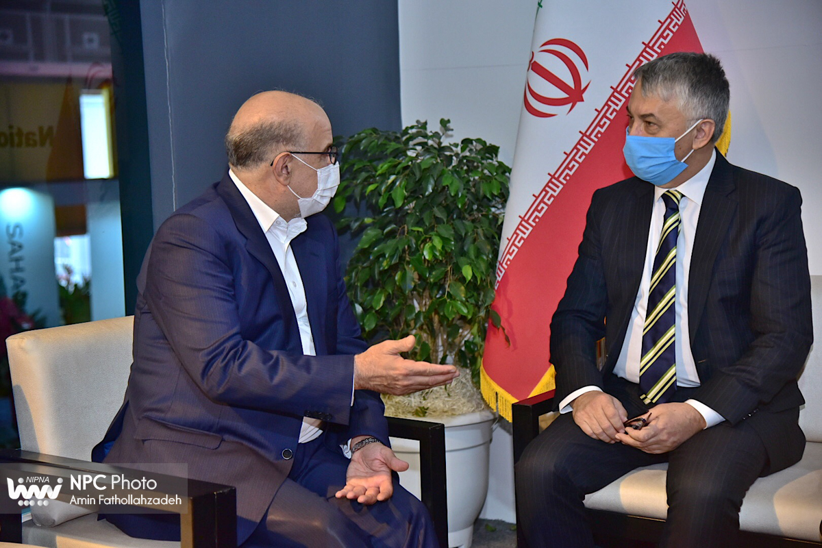 بازدید سفیر صربستان از غرفه شرکت ملی صنایع پتروشیمی در چهارمین روز از چهاردهمین نمایشگاه بین المللی ایران پلاست 21