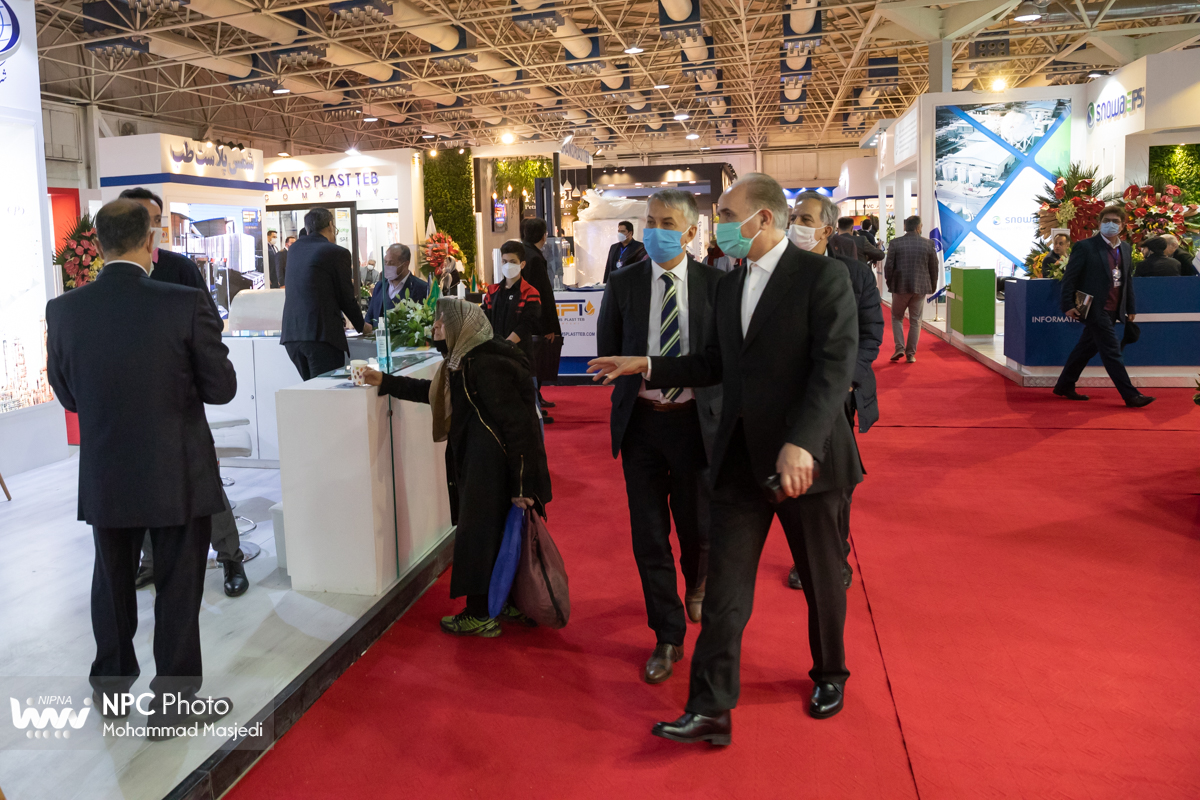 بازدید سفیر صربستان از چهاردهمین نمایشگاه بین المللی ایران پلاست 7