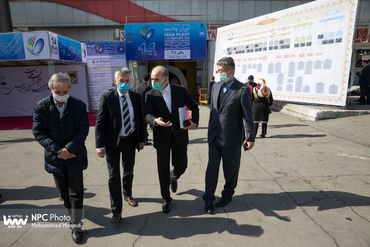 بازدید سفیر صربستان از چهاردهمین نمایشگاه بین المللی ایران پلاست 15