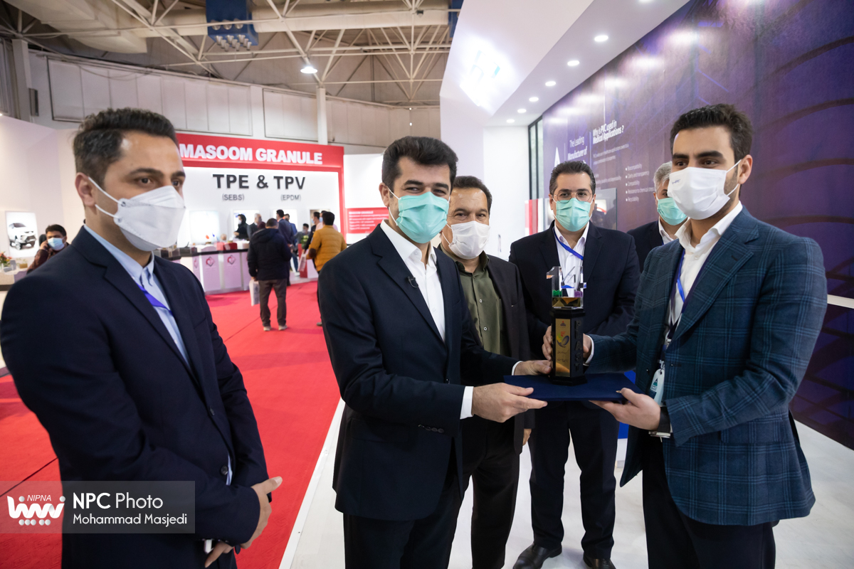 اهدای لوح تقدیر به شرکت های حاضر در چهاردهمین نمایشگاه بین المللی ایران پلاست 10
