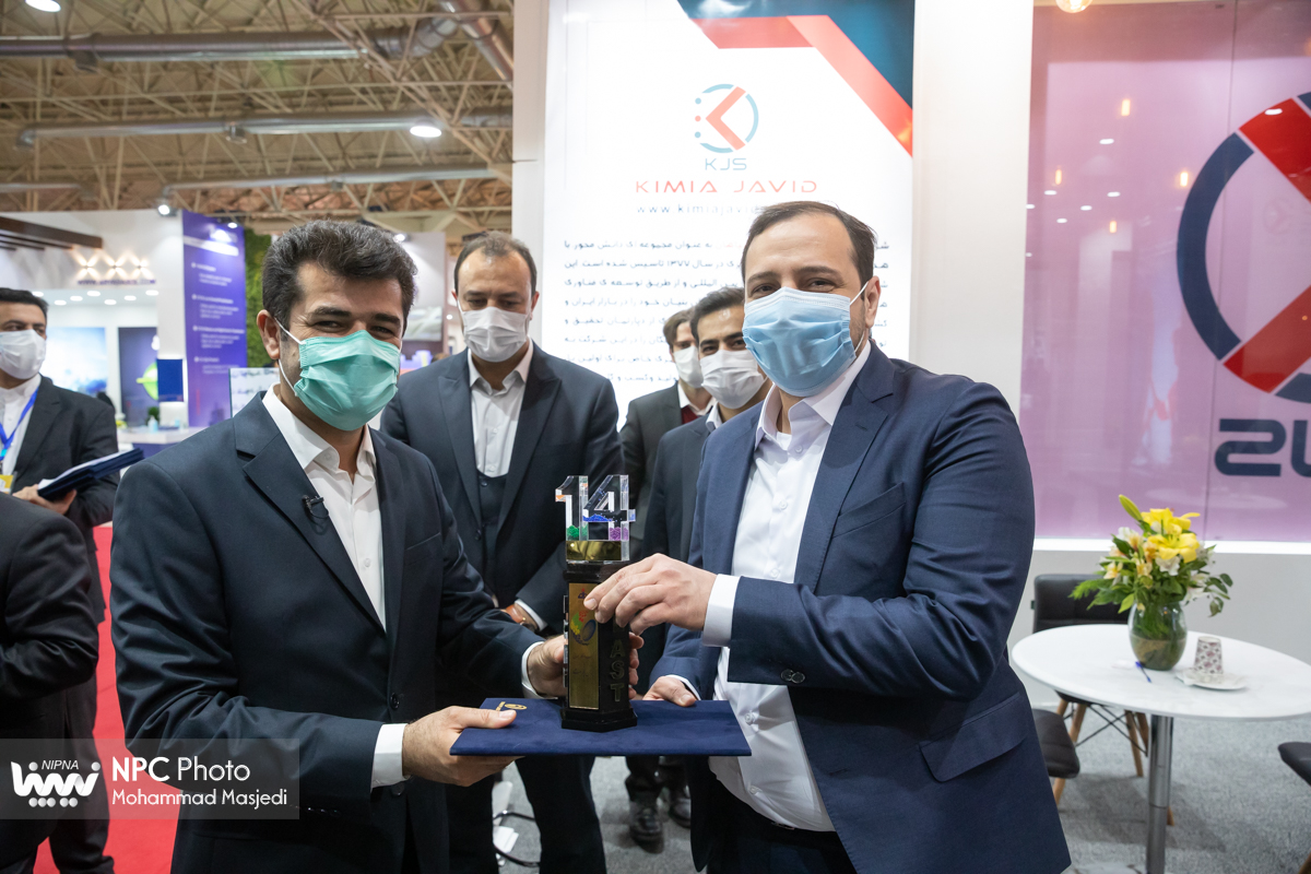 اهدای لوح تقدیر به شرکت های حاضر در چهاردهمین نمایشگاه بین المللی ایران پلاست 16