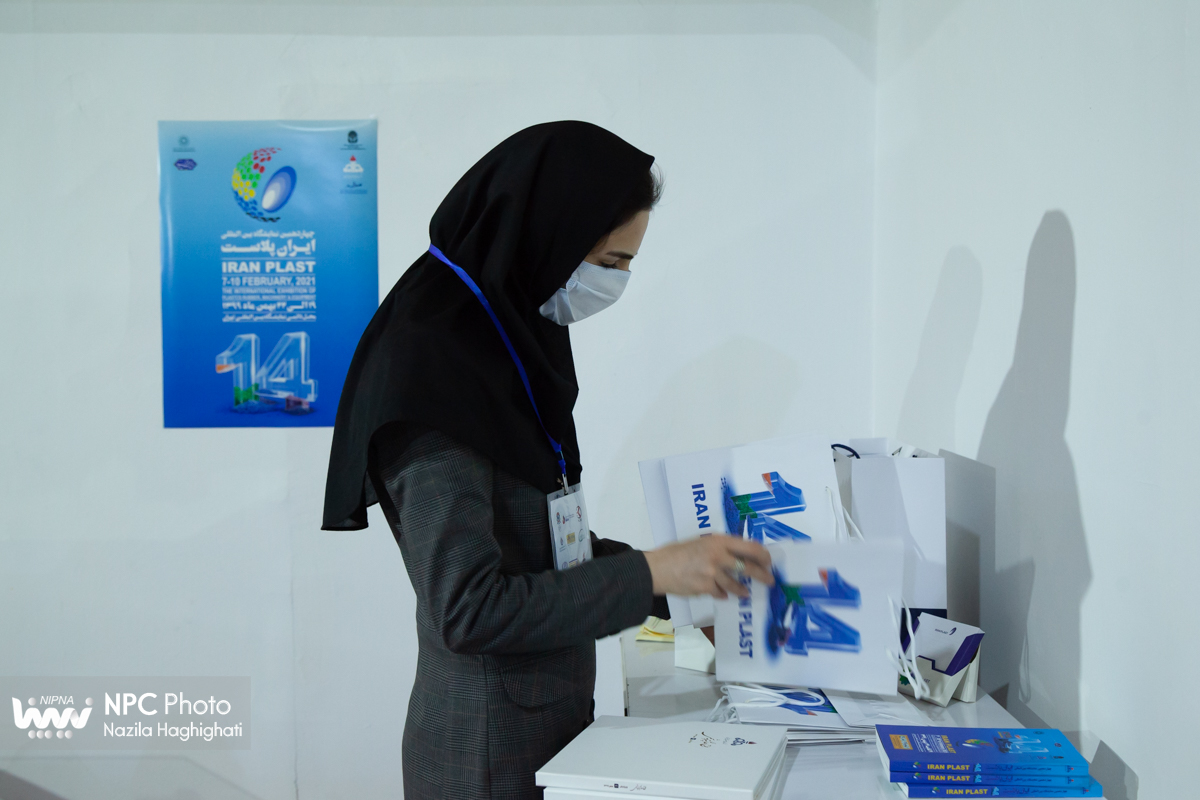 تلاش تیم پشتیبانی و اطلاع رسانی در چهاردهمین نمایشگاه بین المللی ایران پلاست 4