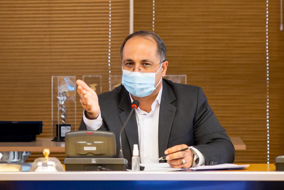 مشاور اجتماعی مدیرعامل و رئیس دبیر خانه مسئولیت اجتماعی شرکت ملی صنایع پتروشیمی از شرکت های برتر درحوزه مسئولیت های اجتماعی تقدیر کر 1